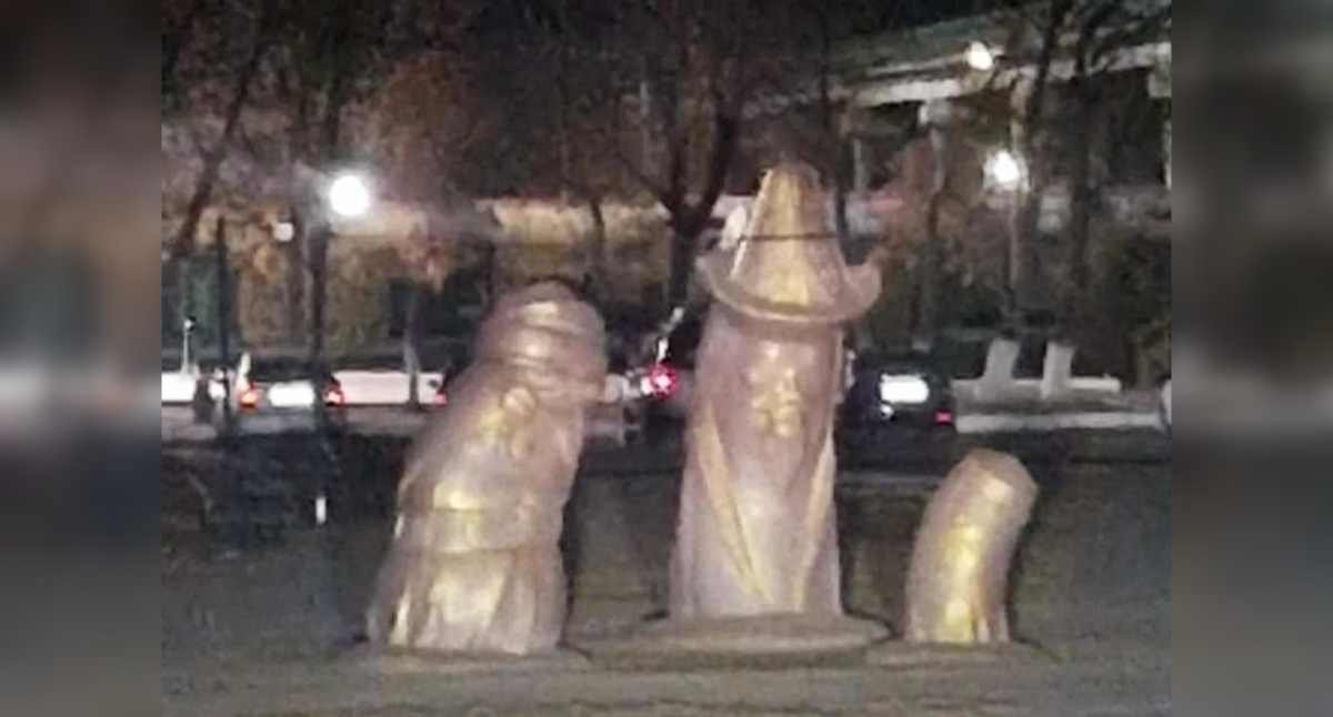 “На что похоже?”: перекрашенные скульптуры вызвали неоднозначную реакцию карагандинцев