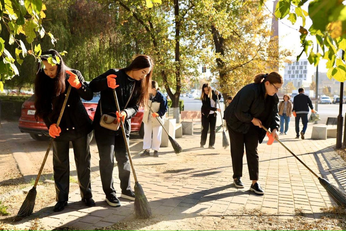 Акция “Таза бейсенбі” в преддверии Дня Республики прошла по всей стране