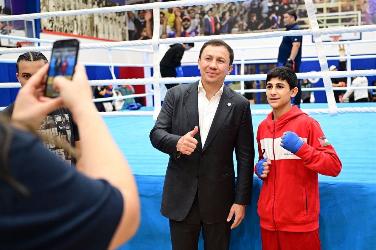 Геннадий Головкин стал звездой в тренировочном центре Бахрейна