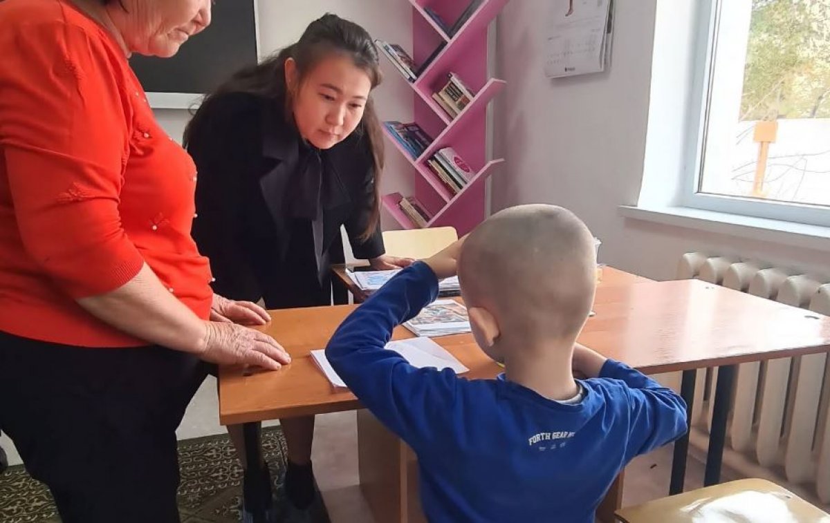 Квартира до потолка в мусоре: что известно о детях из Атырау