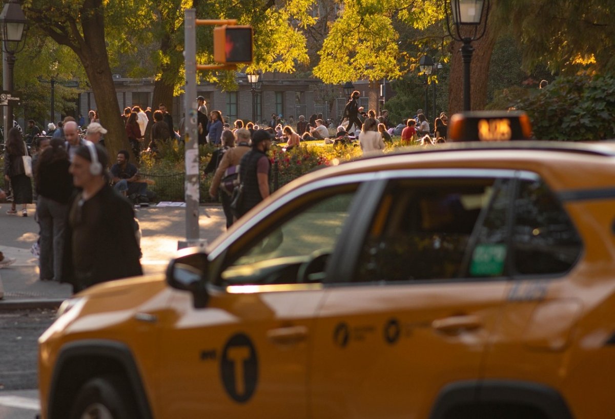 Таксист изнасиловал уснувшую клиентку в автомобиле