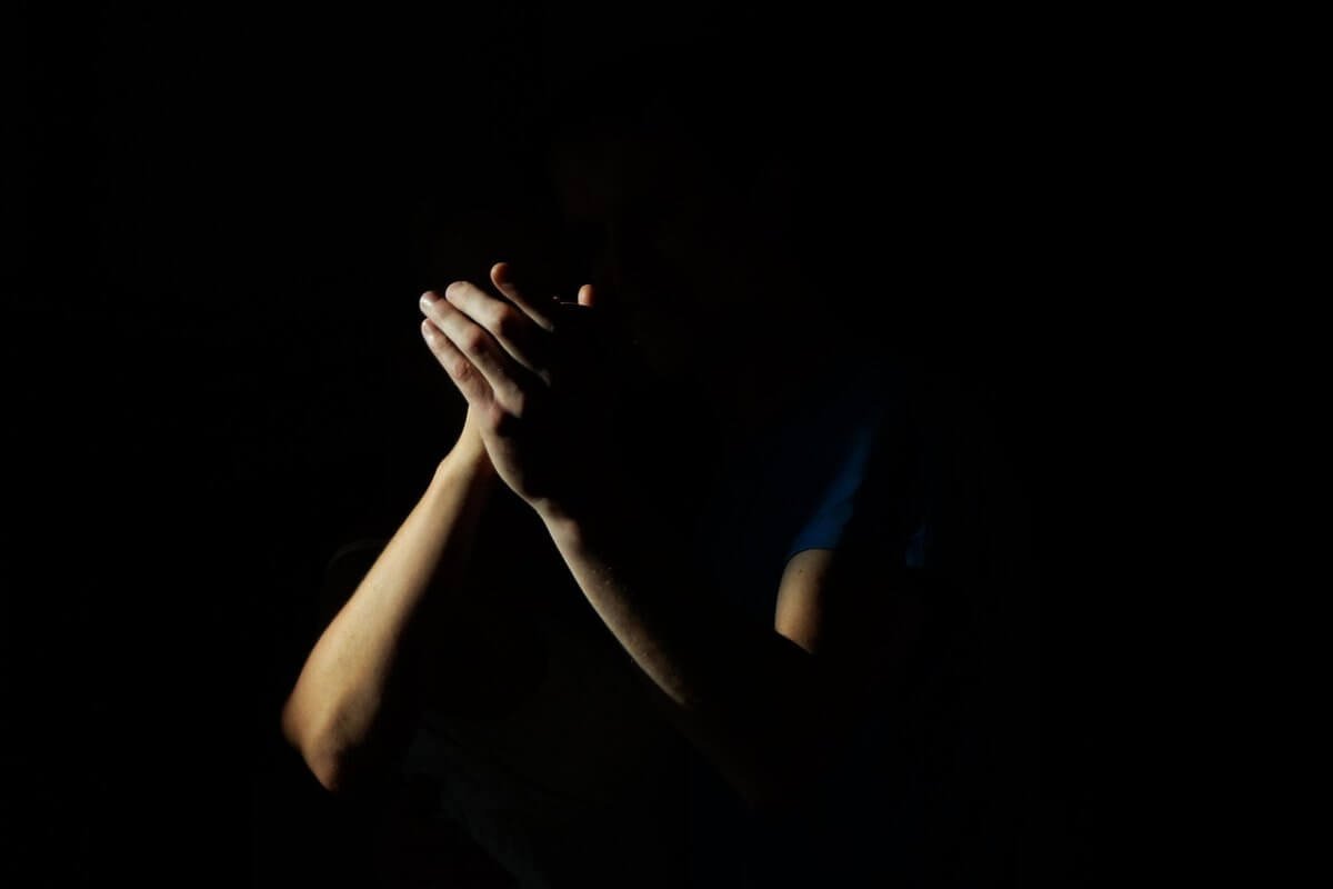 Сломали челюсть, выбили зубы: в Бишкеке избили чиновника