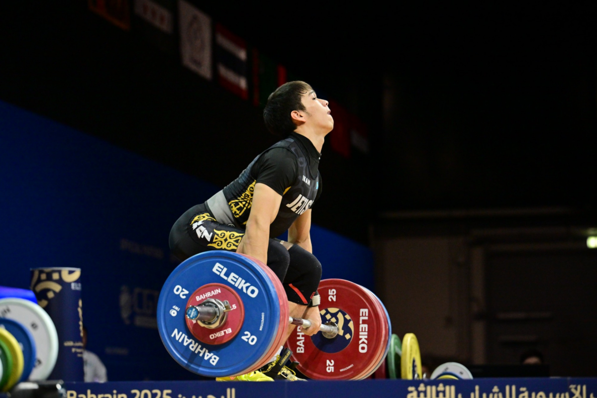 Казахстанец дважды обновил мировой рекорд на юношеских Азиатских играх