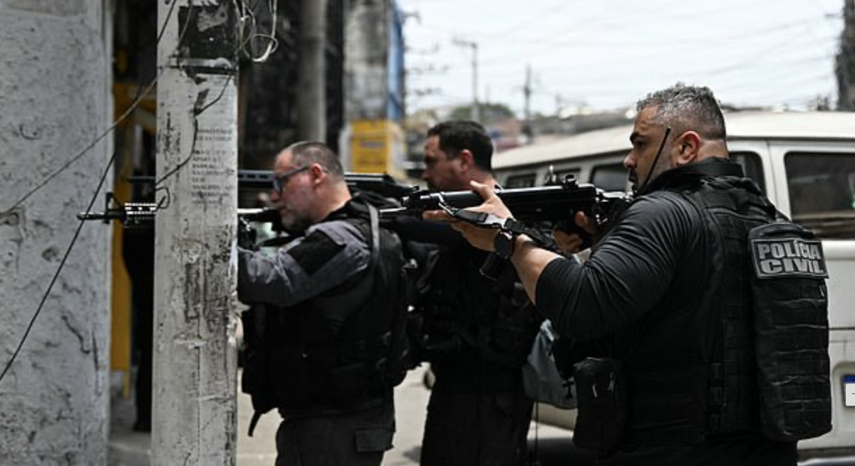 60 наркоторговцев погибли во время самой масштабной спецоперации силовиков в Рио-де-Жанейро