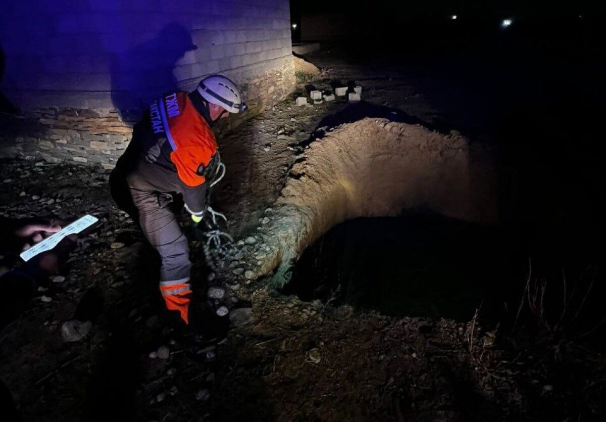 Женщина упала в четырехметровую яму в Жамбылской области