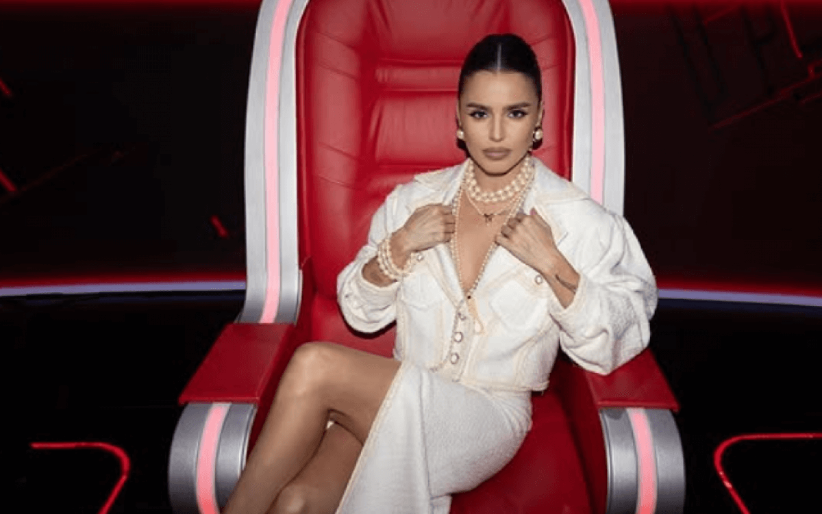 Zivert получила подарок от футбольного клуба Астаны