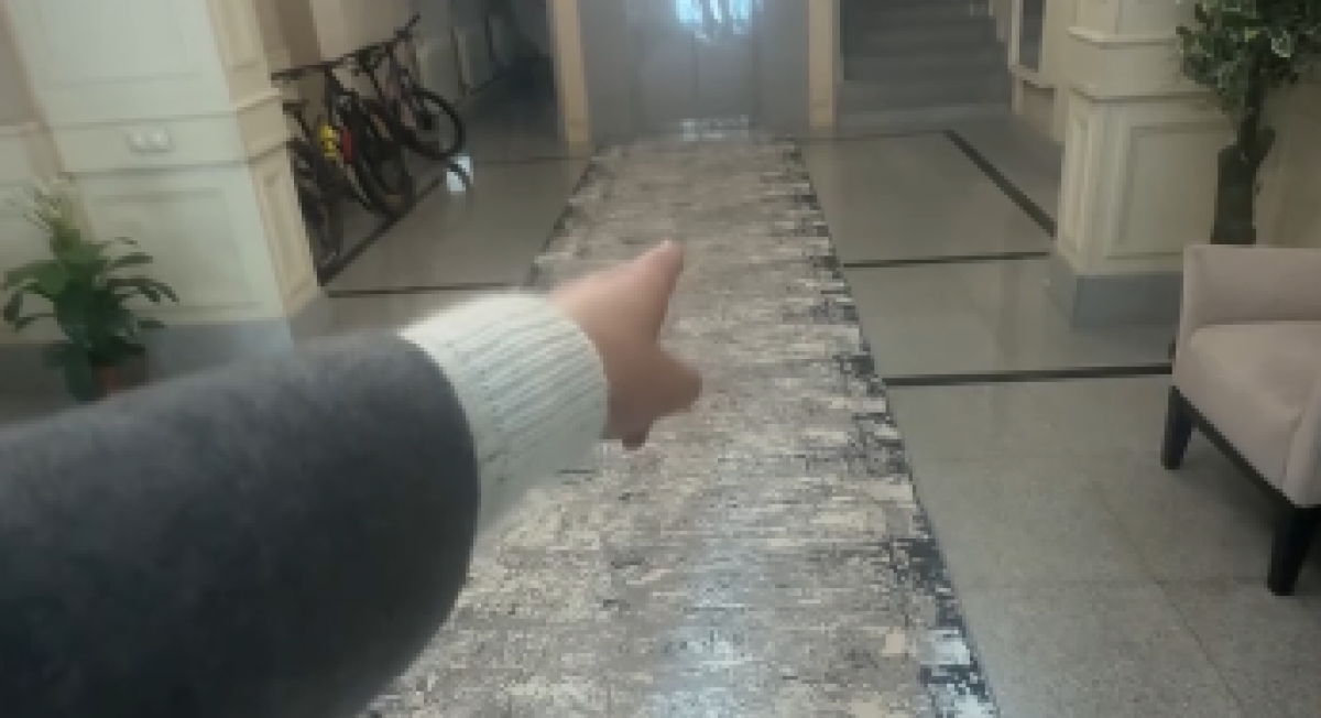 По подъезду босиком: астанчанку возмутило нововведение ОСИ