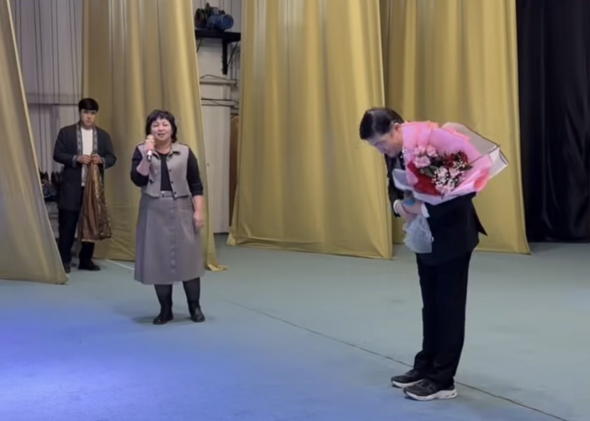 Казахстанцы встретили овациями Турсынбека Кабатова после отмены