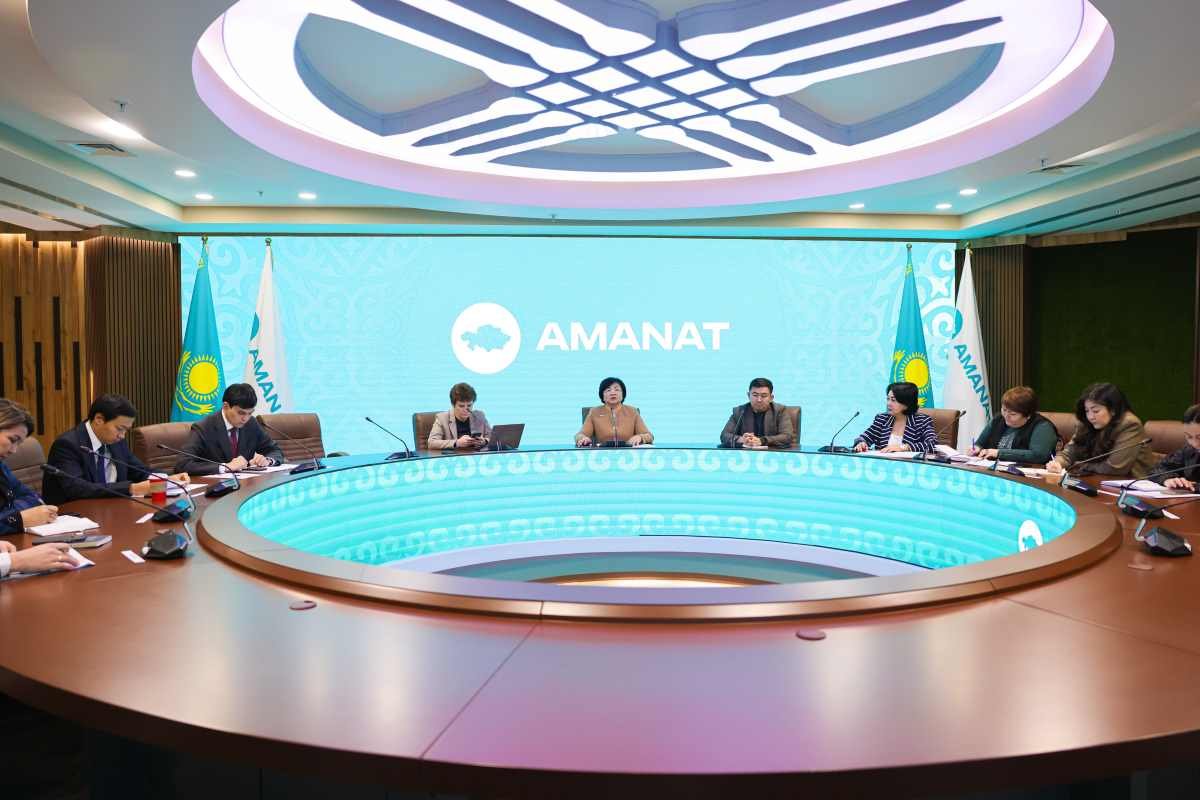 “Цифрлық қоғам”: партия AMANAT заинтересована в повышении цифровой грамотности педагогов
