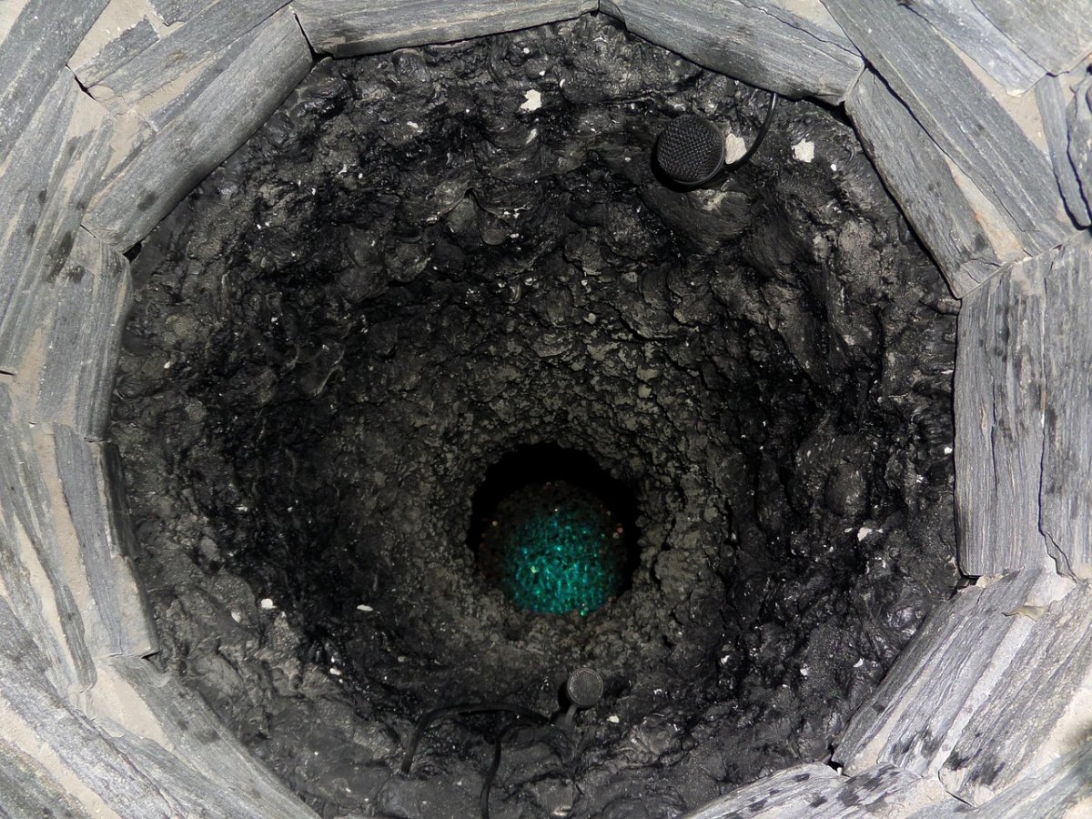 Мужчина залез в питьевой колодец и не смог выбраться обратно в Костанайской области (ВИДЕО)