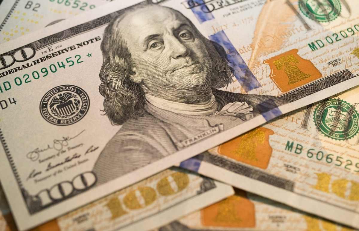 Какой курс доллара установили обменники после выходных