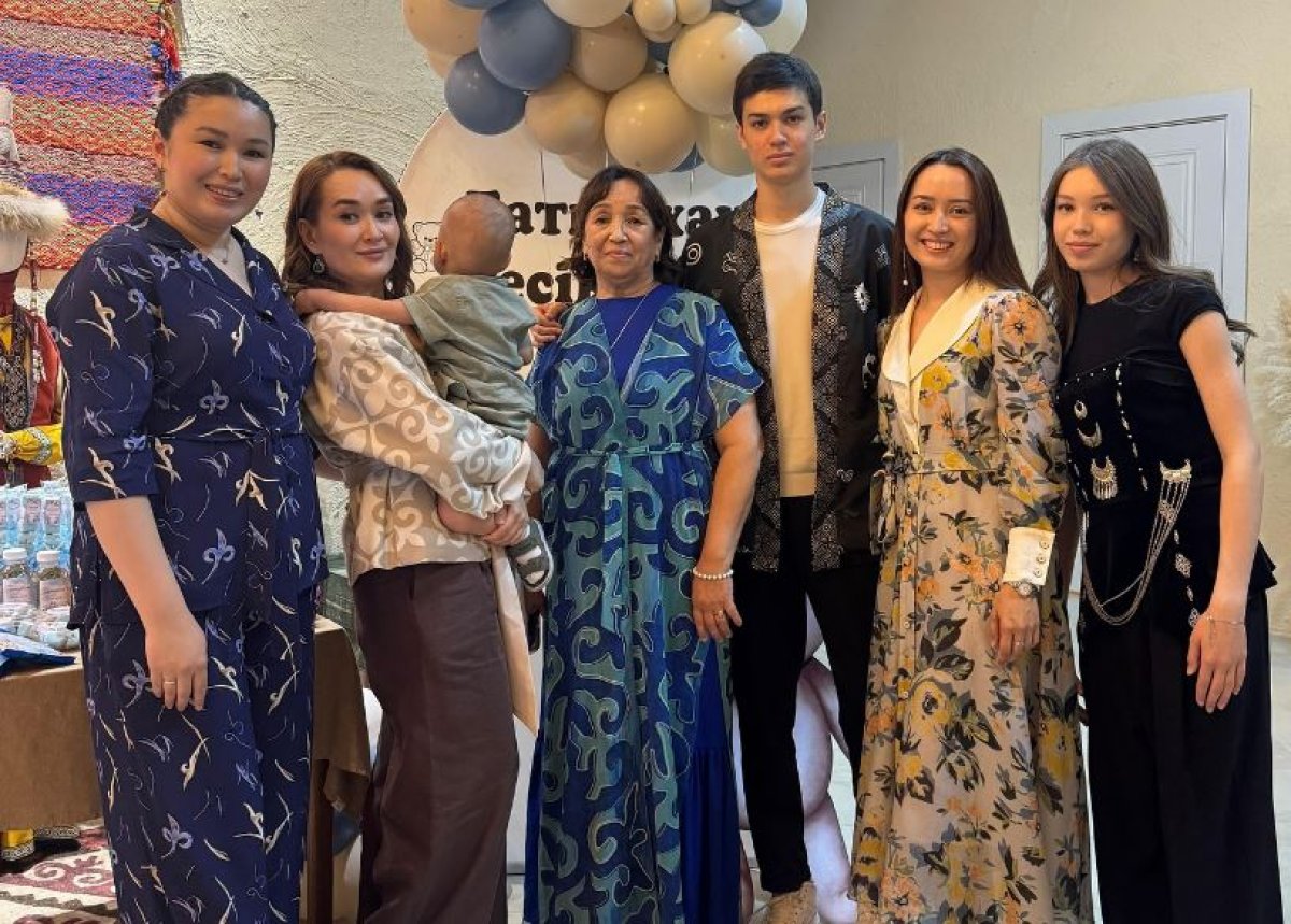 Невестка Рымбаевой поздравила маму с днем рождения