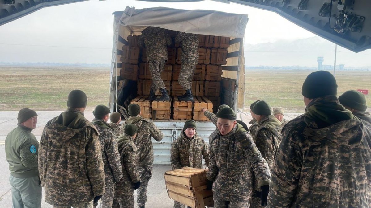 Казахстан поддерживает Афганистан гуманитарной помощью после землетрясения