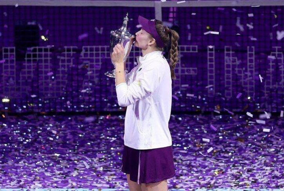 Елена Рыбакина заработала рекордные призовые в 2025 году