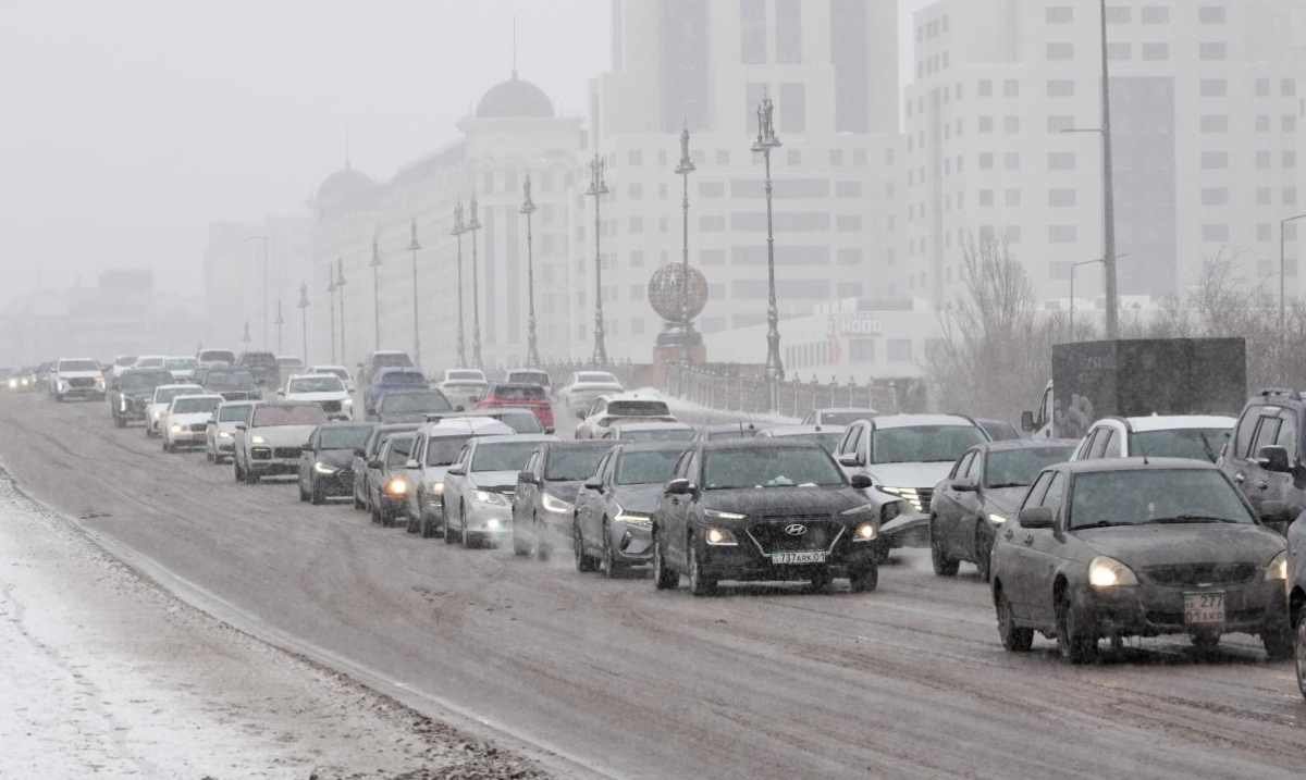Непогода осложнит движение на трассах в трех областях Казахстана