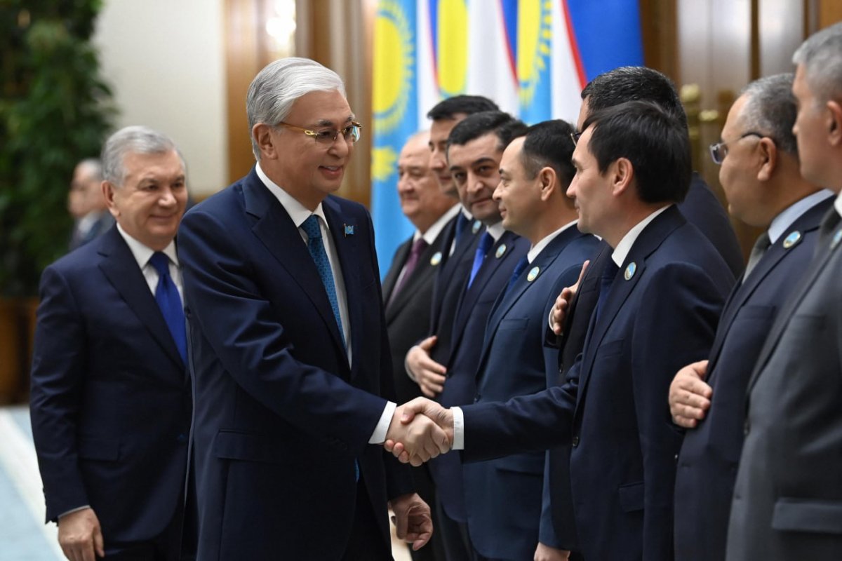 Токаев и Мирзиёев провели официальную церемонию приветствия