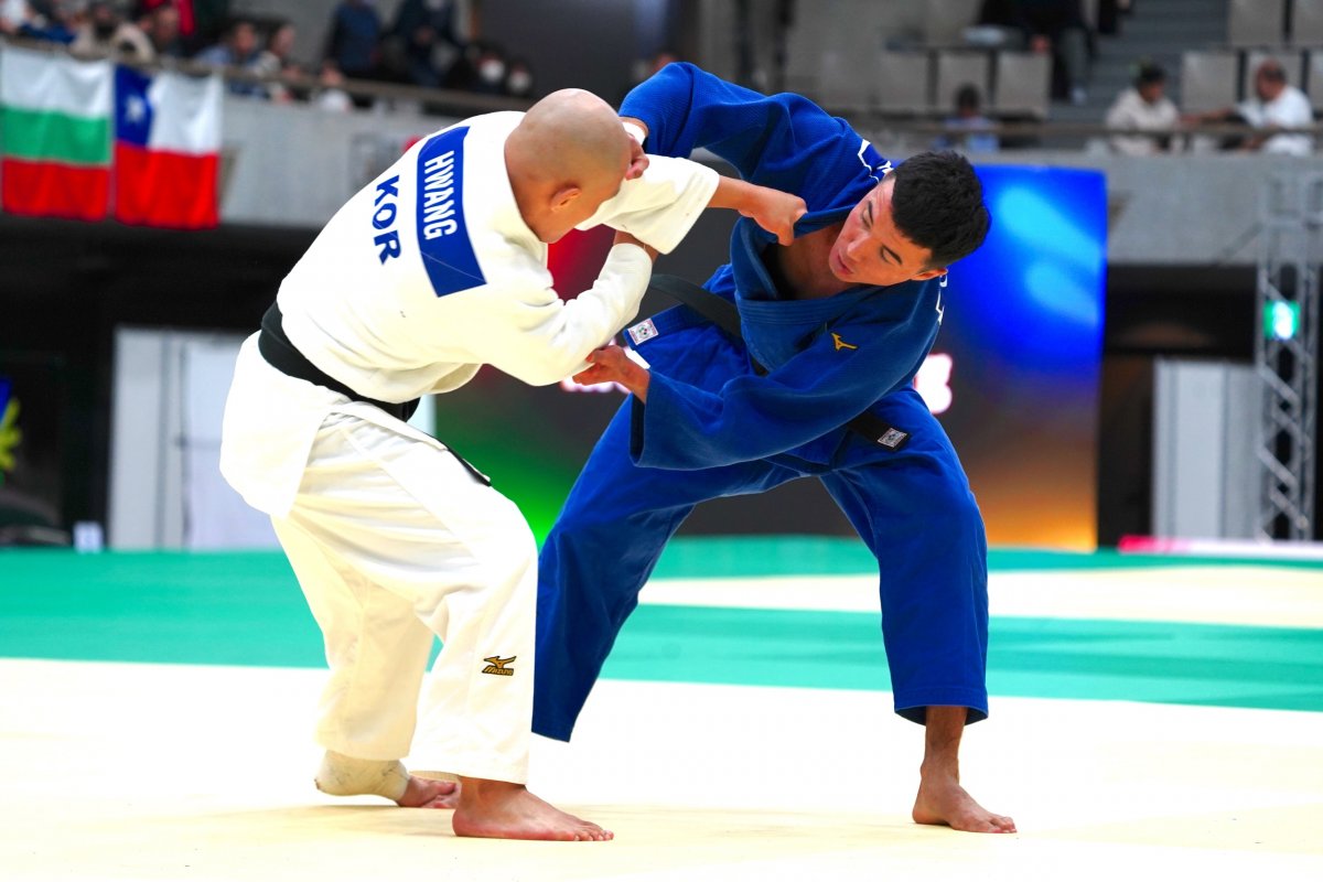 Казахстанские спортсмены устроили золотой старт на Сурдлимпиаде