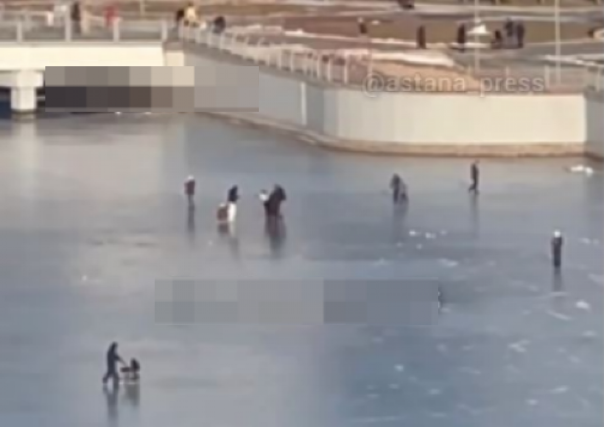 Астанчане гуляют с детьми по опасному льду Ботанического сада - казахстанцы в шоке (ВИДЕО)