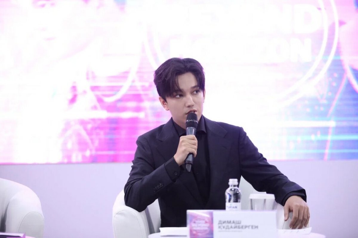 Димаш Кудайберген обратился к казахской диаспоре Египта