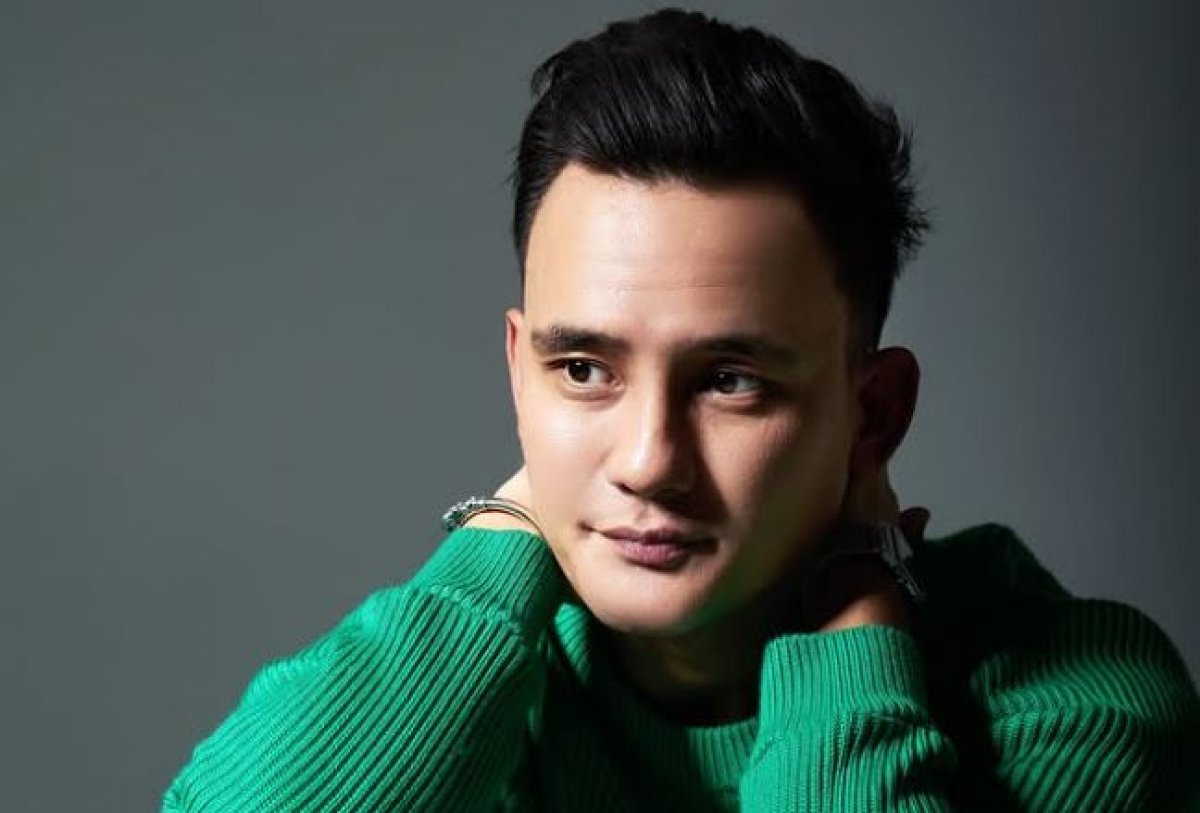 Сын Рымбаевой не сдержал слез на концерте Дильназ Ахмадиевой