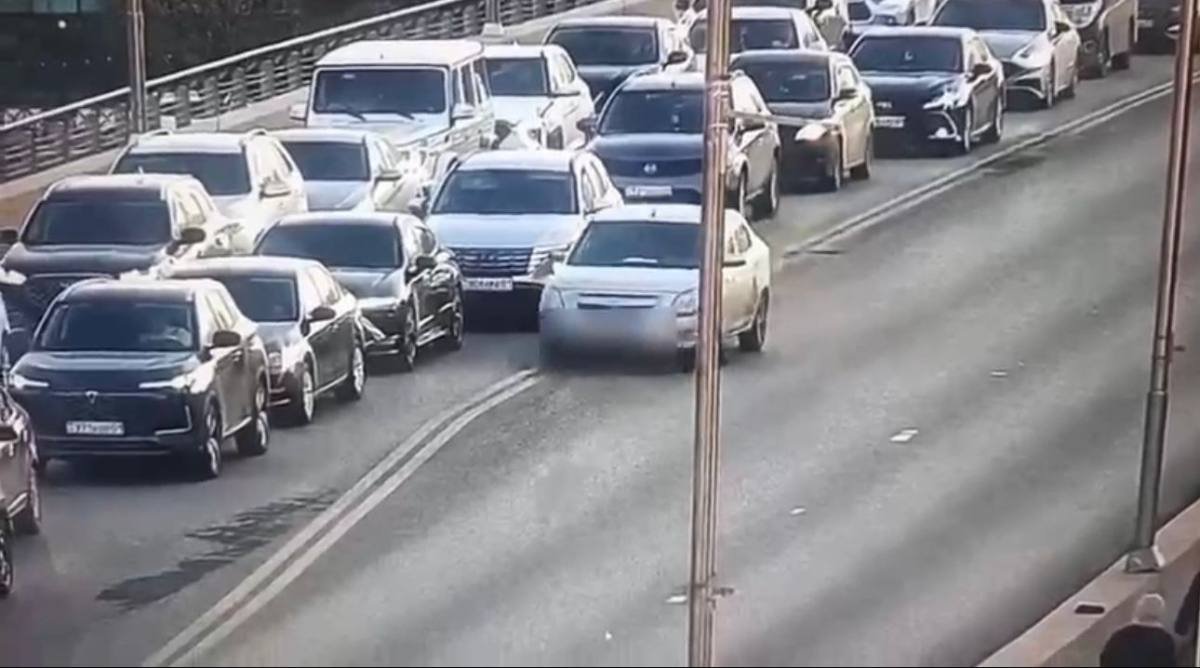 Таксист привлек внимание полицейских в Астане (ВИДЕО)