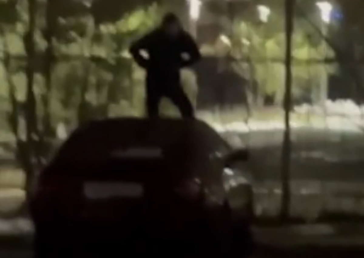 Астанчанин прыгал на чужом автомобиле (ВИДЕО)