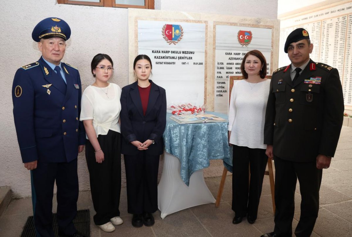 В Турции открыли мемориальную доску казахстанскому офицеру-герою