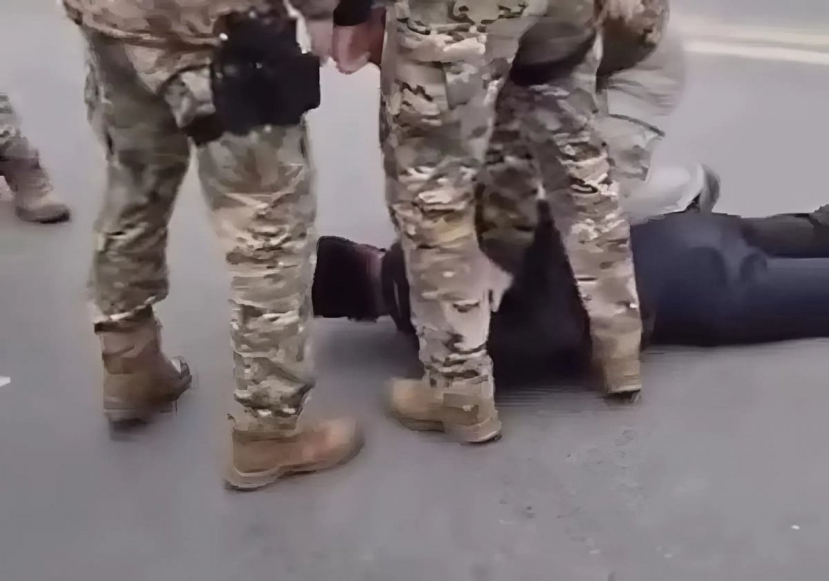 Автодуэль в Атырау закончилась ранением и задержанием