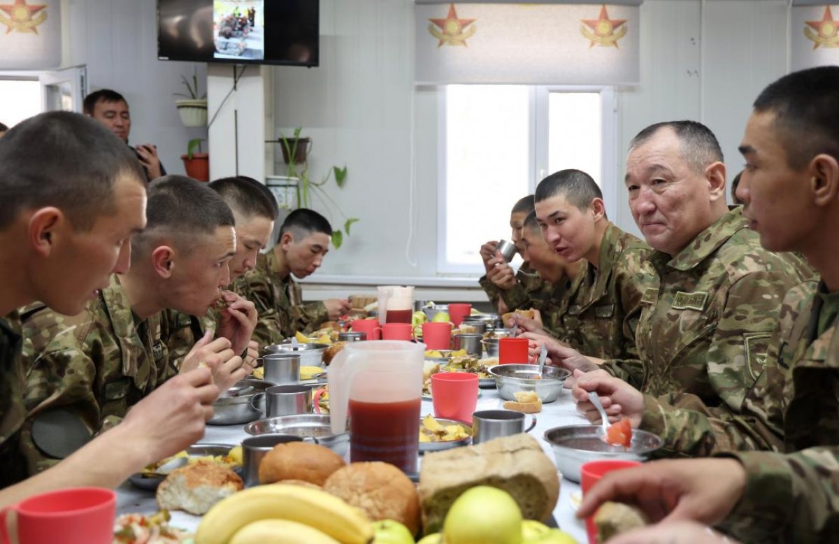 Министр обороны нагрянул без предупреждения в гарнизон Жамбылской области