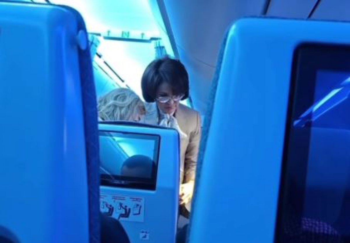 Министр здравоохранения спасла пассажирку на борту рейса Астана – Алматы