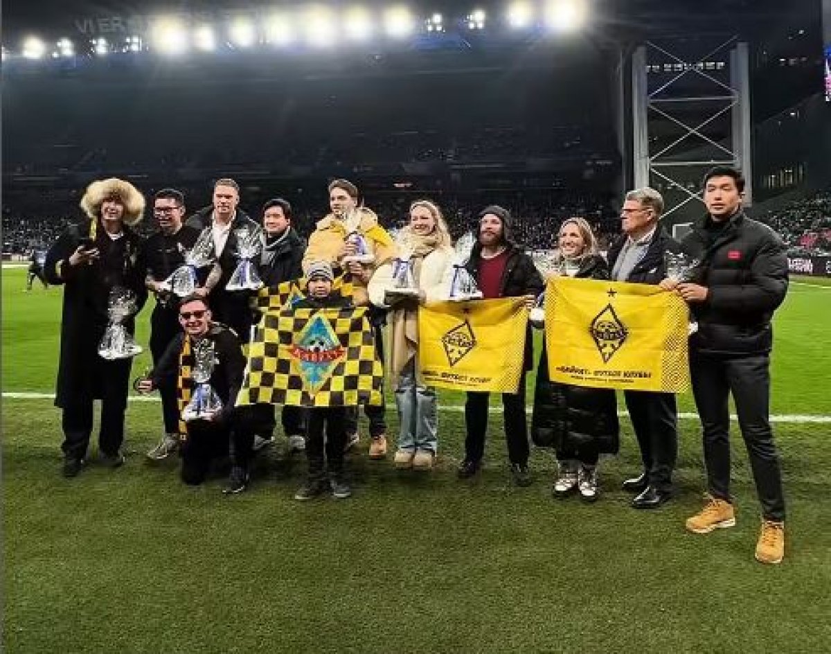 Фанаты ФК "Кайрат" получили подарки от датского клуба "Копенгаген"