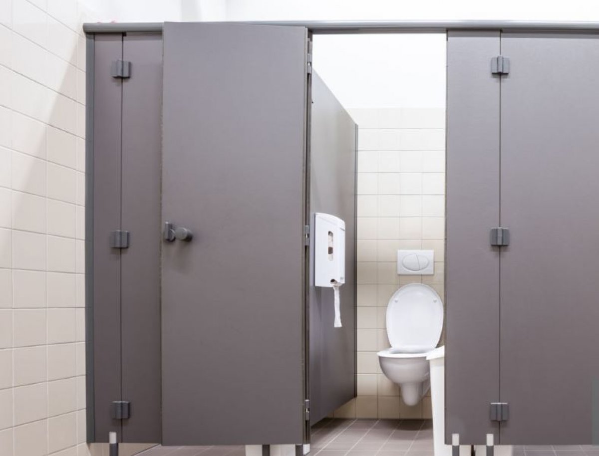 Госслужащий накачивал женщин мочегонными на собеседовании ради эксперимента