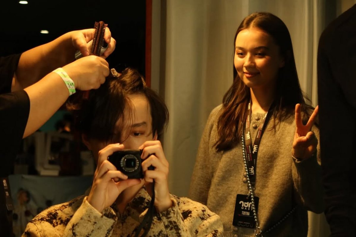 Сестра Димаша Кудайбергена показала закулисье концерта