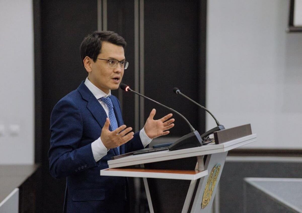 Председатель правления АО "Казахтелеком" поблагодарил отца за поддержку