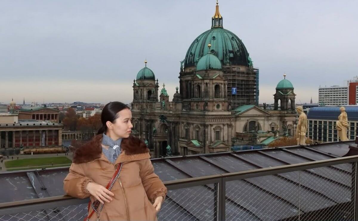 Сестра Димаша Кудайбергена показала фото с прогулки по Берлину