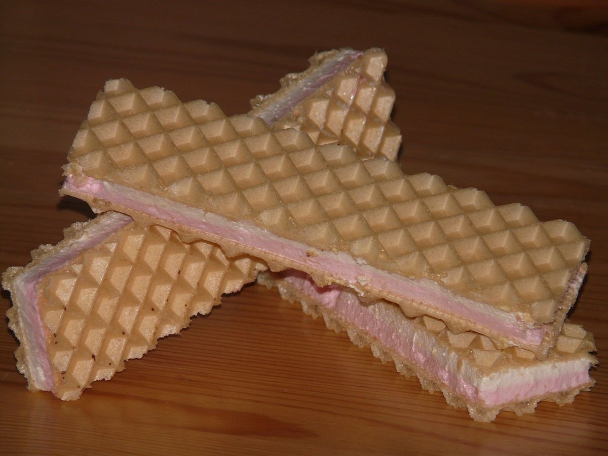 Червей обнаружили в вафлях для детей в мини-центре Костаная