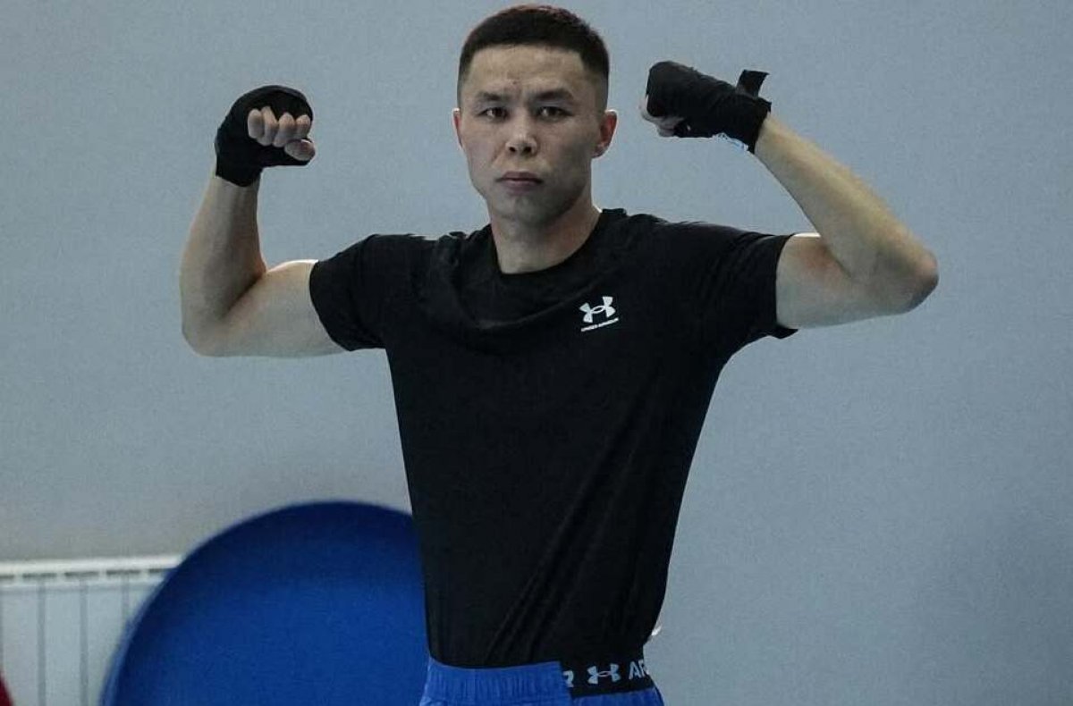 Сакен Бибосынов стартовал с победы на чемпионате мира по боксу