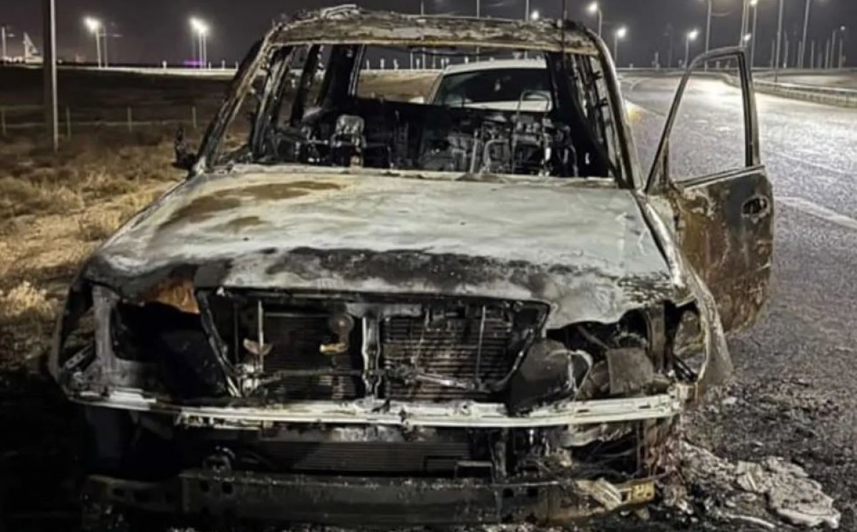 Lexus сгорел по дороге в аэропорт Актау