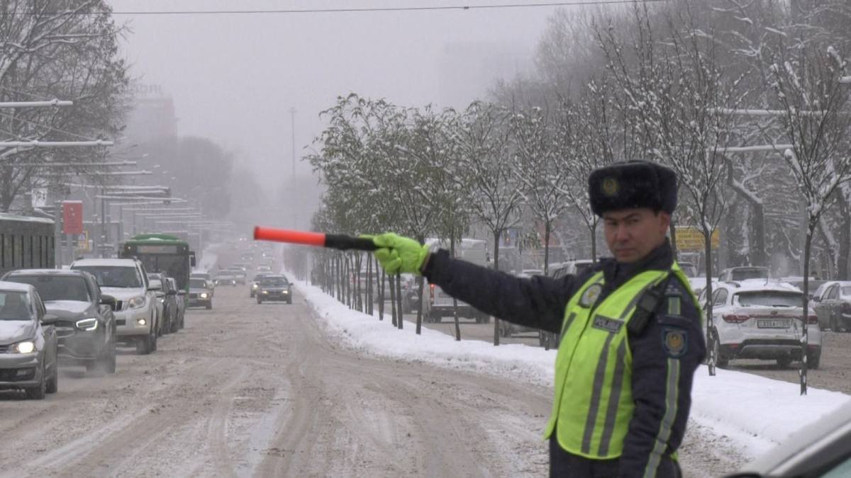 Снегопад в Алматы: за ночь произошло 58 ДТП