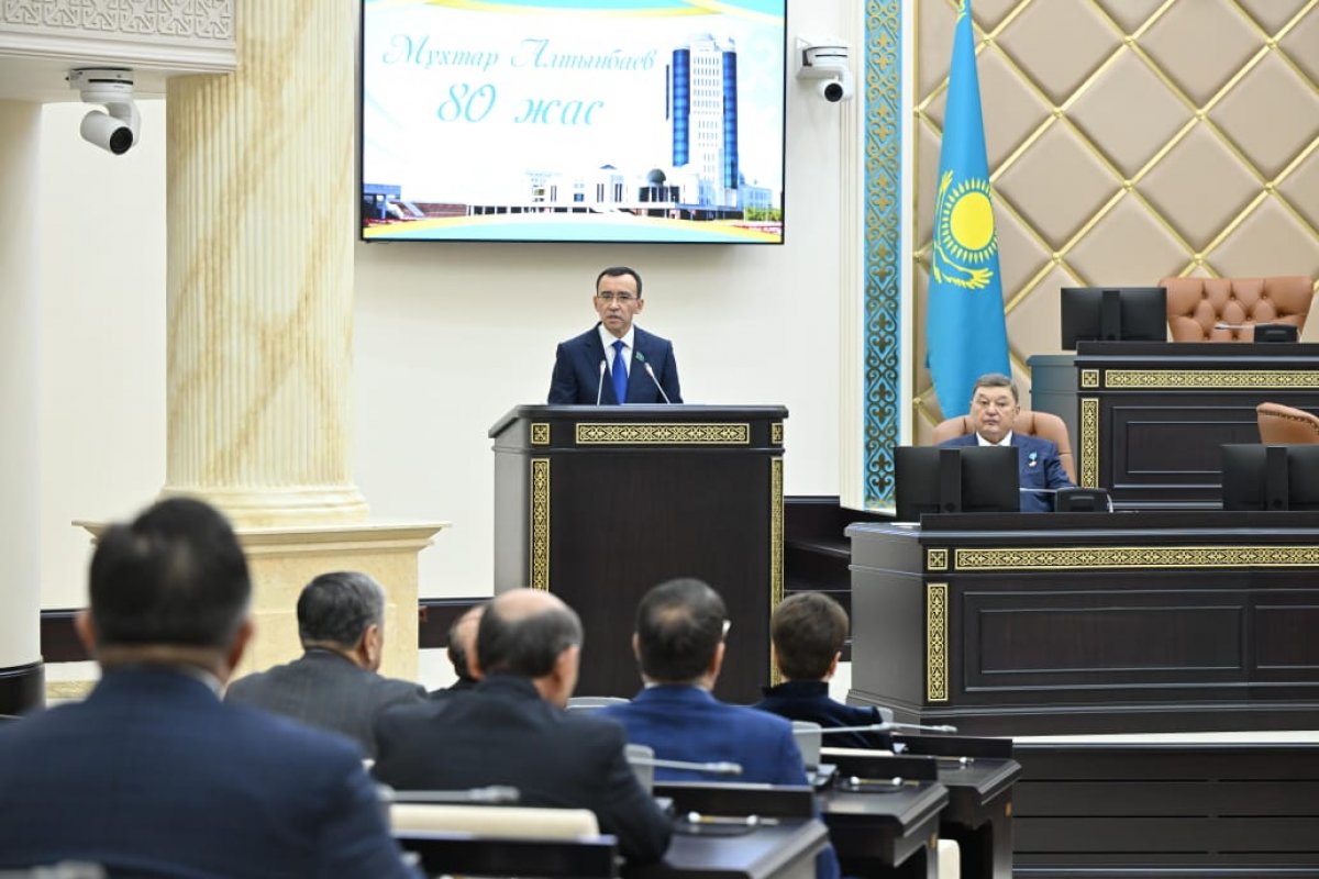 Чествование Халық Қаһарманы Мухтара Алтынбаева