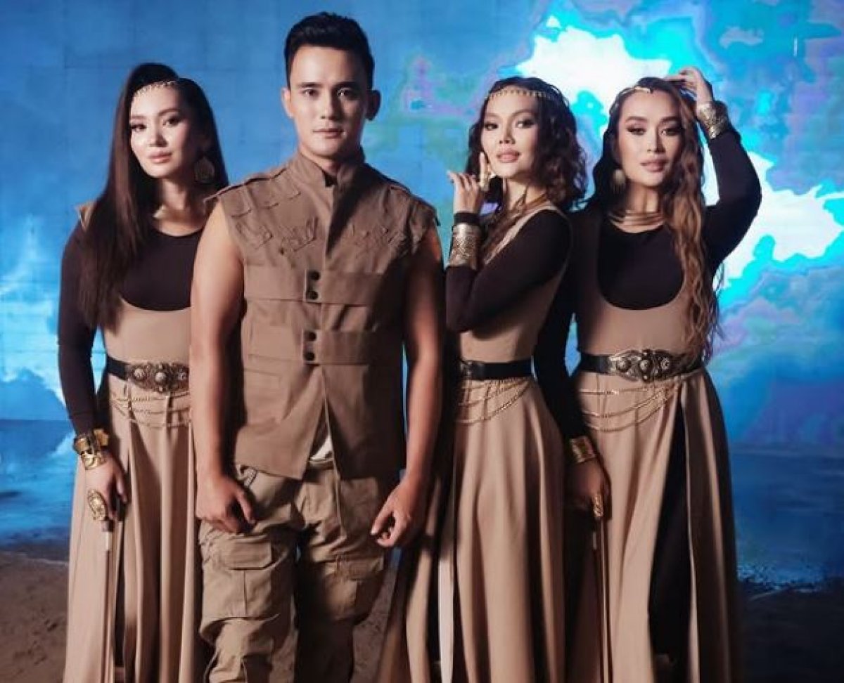 Невестка Рымбаевой представила необычную версию песни "Камажай"