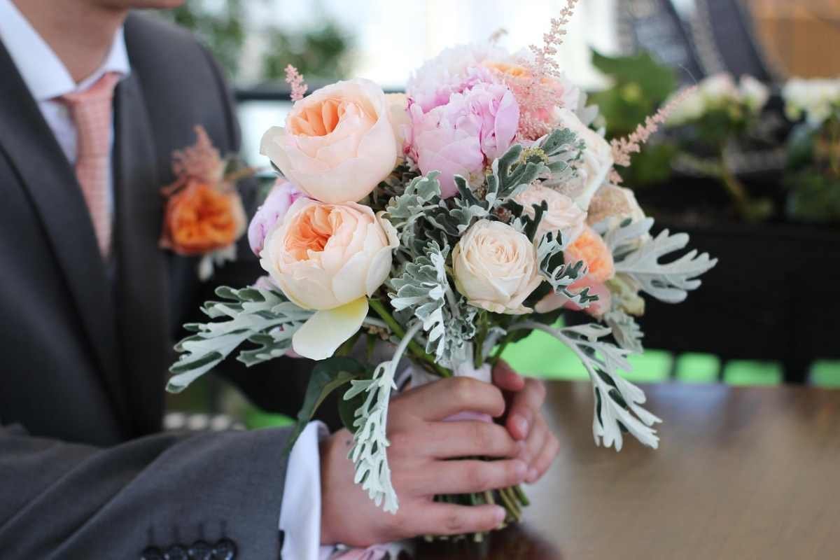 "Куда смотрит акимат?!": на отсутствие женихов пожаловалась женщина главе Павлодарской области