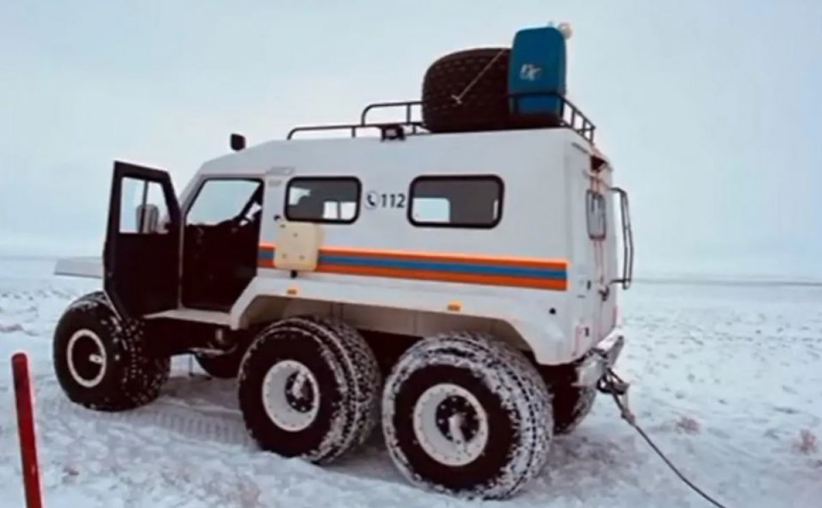 Спасатели преодолели 112 км по бездорожью, чтобы спасти двоих жителей Мангистау (ВИДЕО)