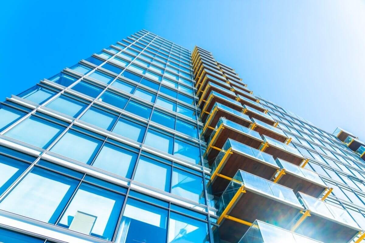 Рабочий упал с подвесного подъемника ЖК в Астане