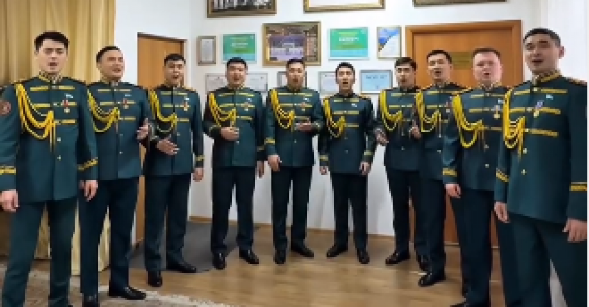 Военный оркестр Нацгвардии поздравил казахстанцев (ВИДЕО)