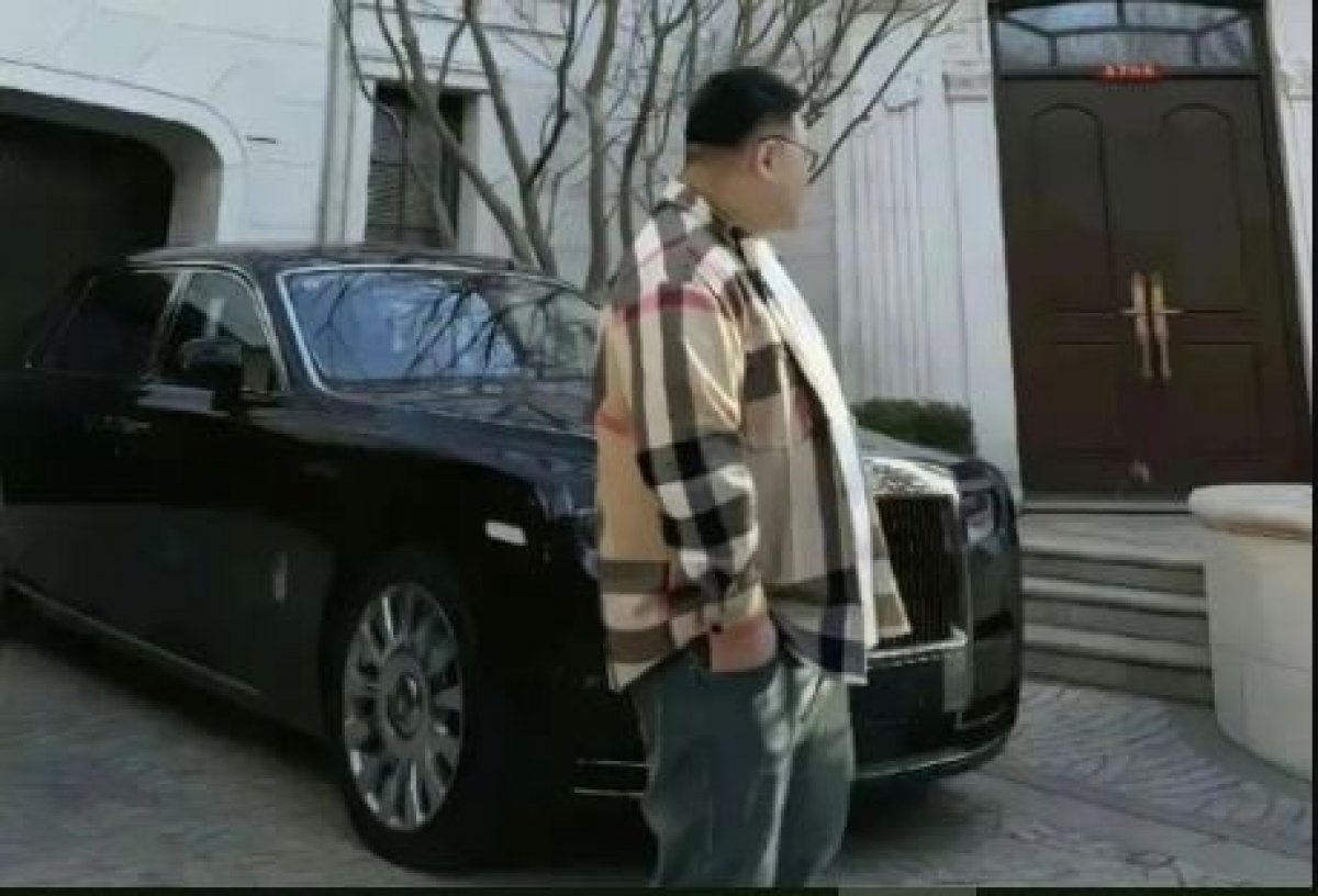 Миллиардер ищет супругу через соцсети