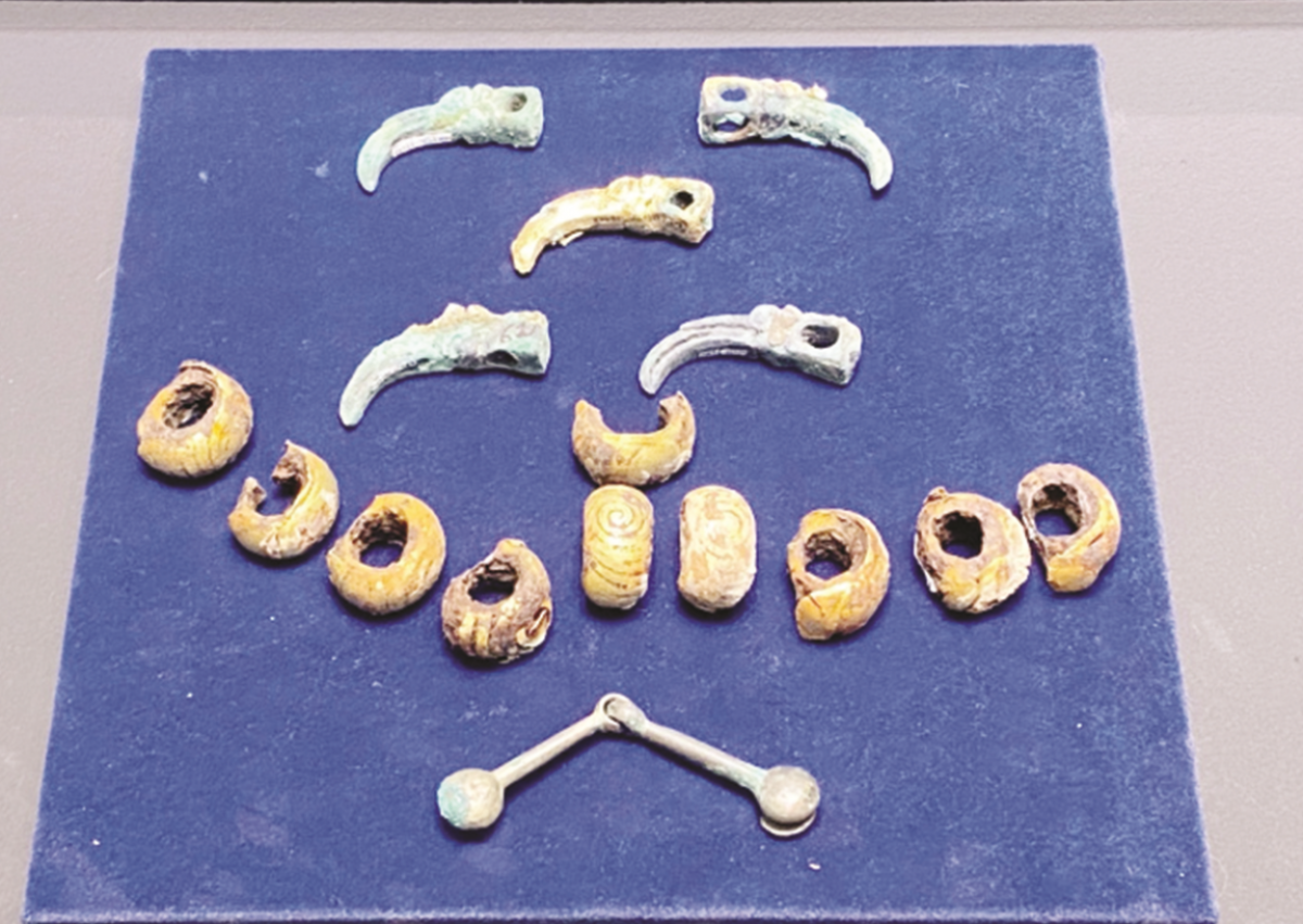 Золото, найденное во время раскопок, представили на выставке в области Абай