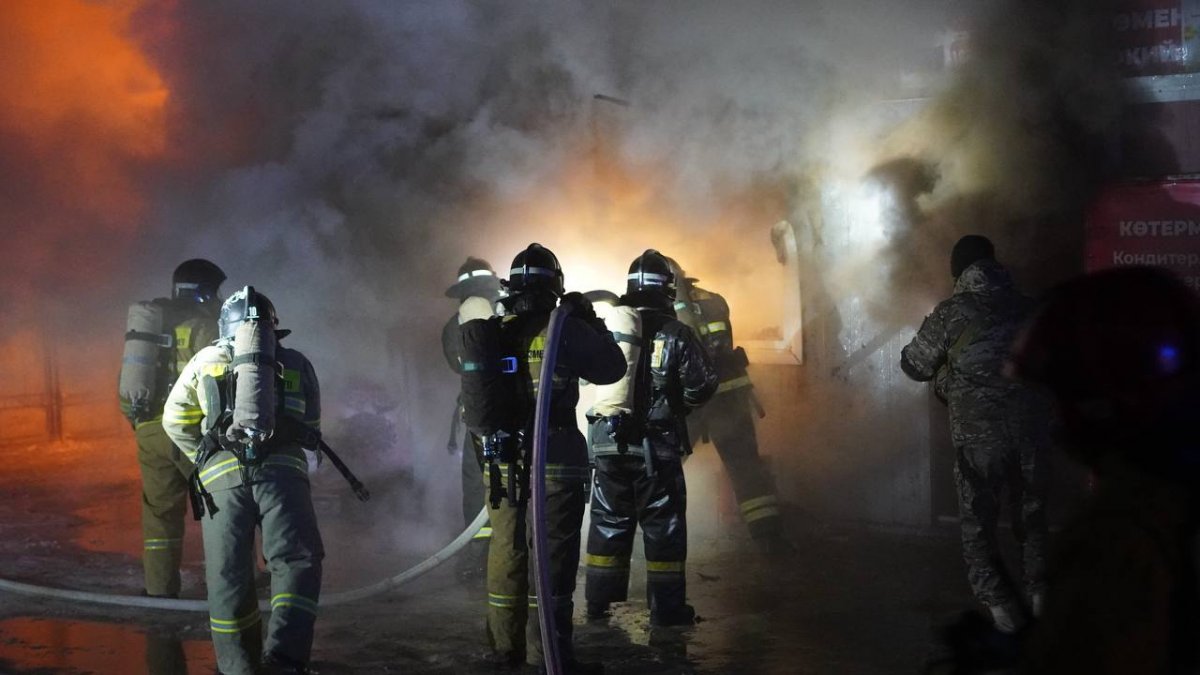 Пожар произошел на рынке в Кокшетау (ВИДЕО)