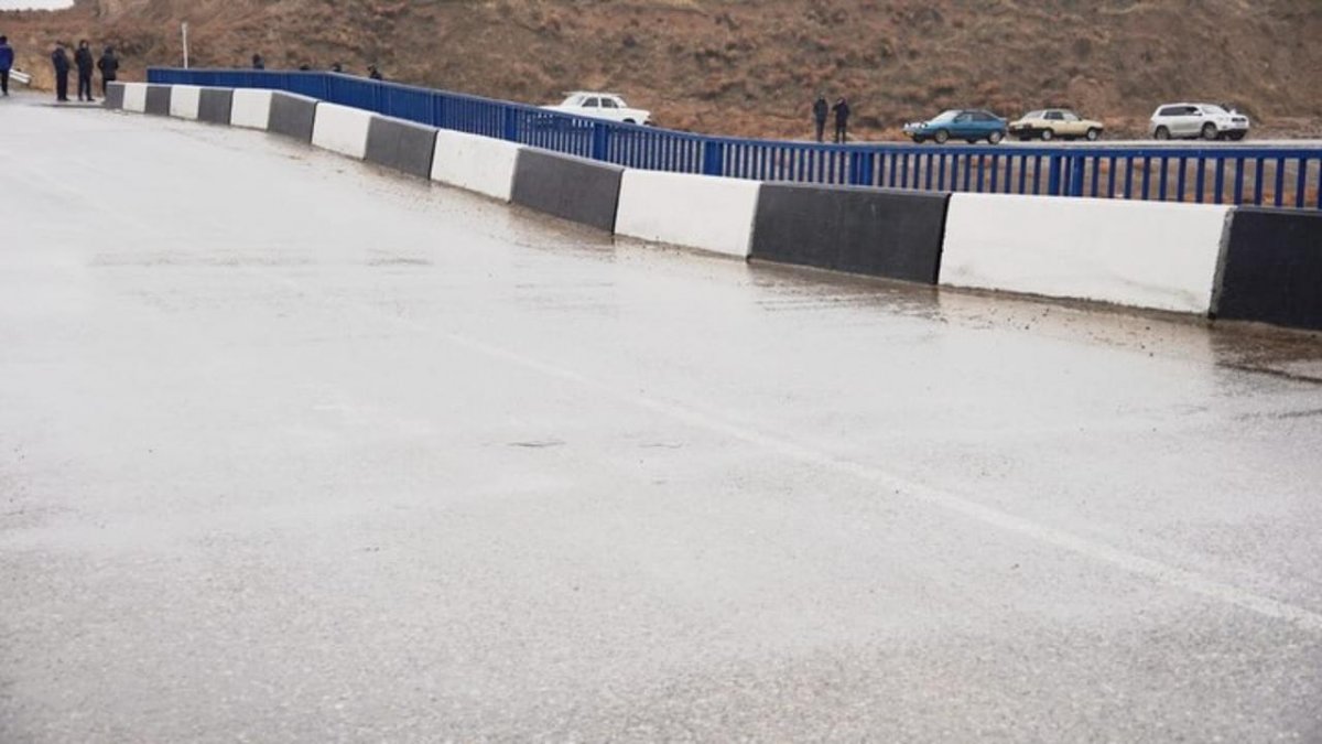 Движение приостановлено: мост пошел трещинами в Туркестанской области