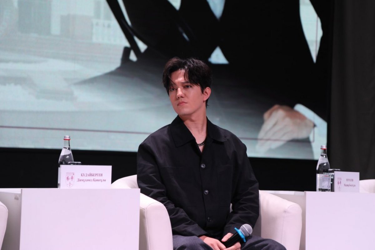 Димаш Кудайберген стал профессором медицинского университета